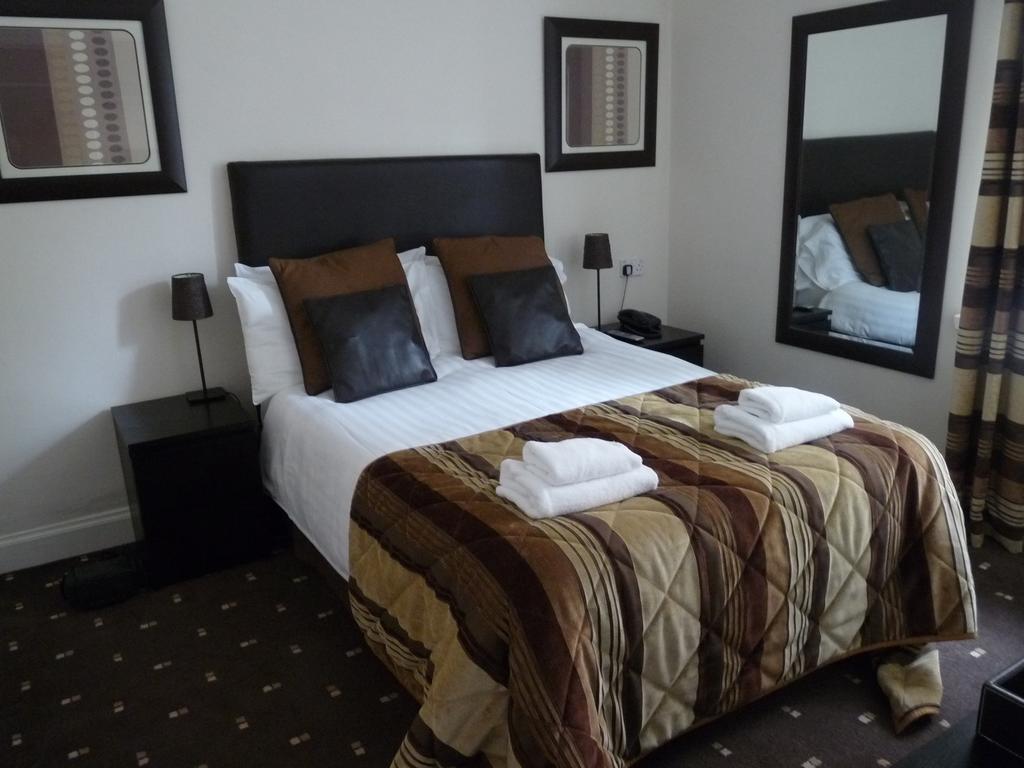 The Spinnaker Hotel غوروك الغرفة الصورة