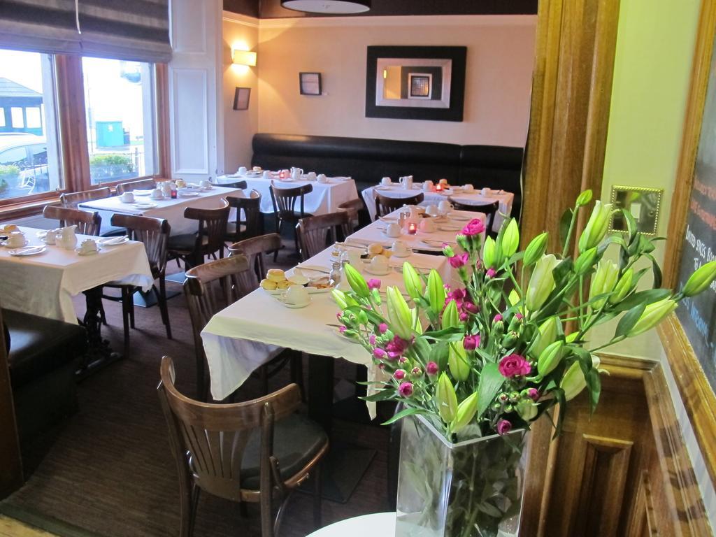 The Spinnaker Hotel غوروك المظهر الخارجي الصورة