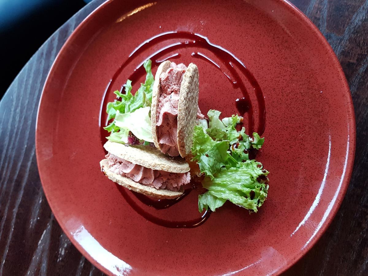 The Spinnaker Hotel غوروك المظهر الخارجي الصورة