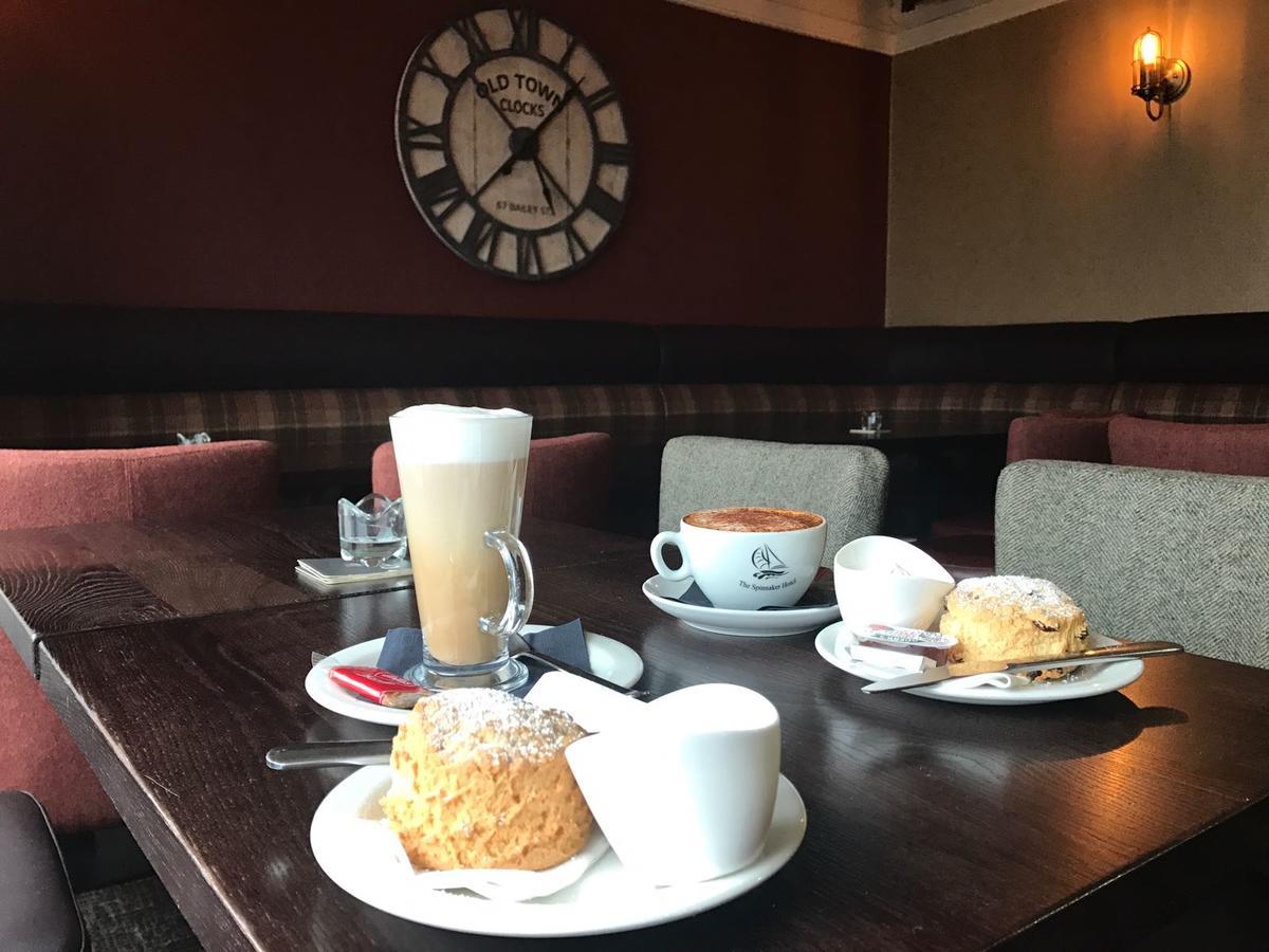 The Spinnaker Hotel غوروك المظهر الخارجي الصورة